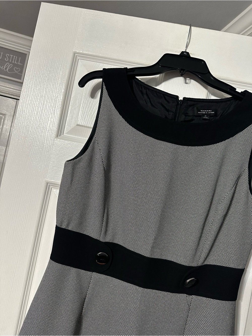 Tahari Arthur S. Levine Black and Gray Sleeveless Sheath Dress - Picture 5 of 15